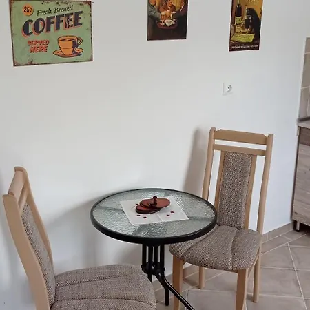 Horizont Vendeghaz בית הארחה *